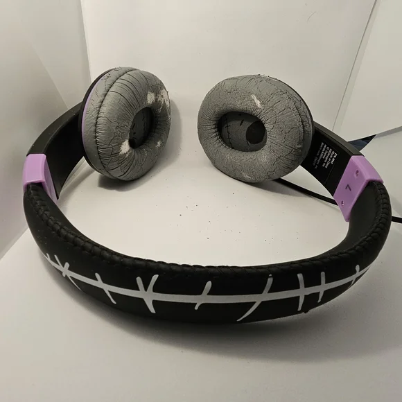 Disney iHome Over-the-Ear Headphones - Picture 7 of 10